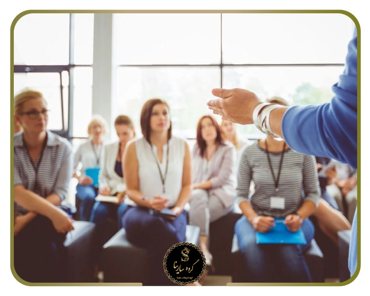 آموزش و تأمین نیروی نمایشگاهی